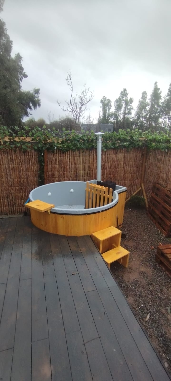 Tinaja de Madera Revestida en Fibra Modelo Padel Capacidad 4-5 Personas - Imagen 2