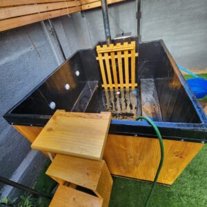 Tinaja de Madera Revestida Modelo Cuadrada Padel Capacidad 6-7 Personas