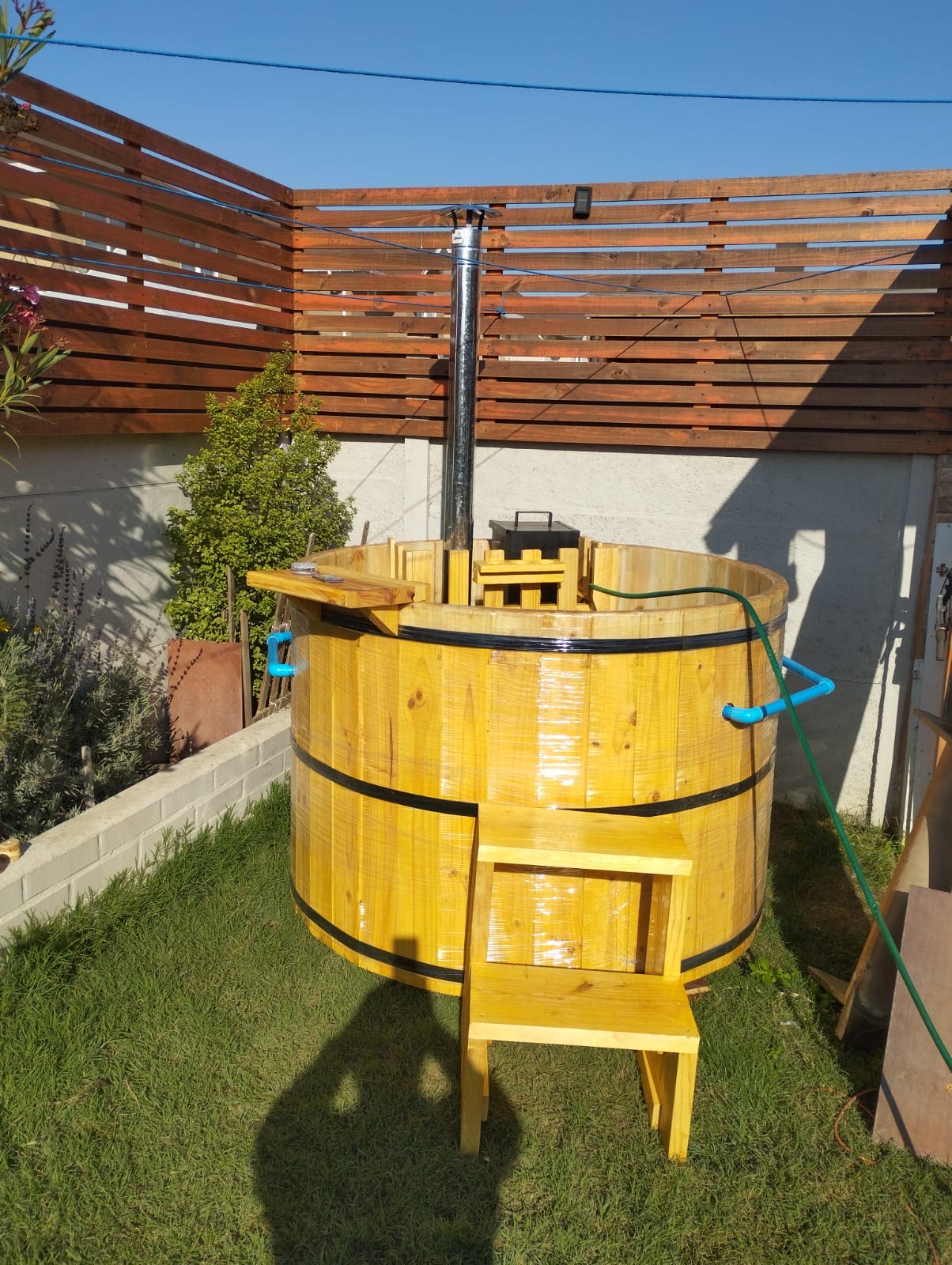 Tinaja de Madera Revestida en Fibra de vidrio Capacidad 2-3 Personas
