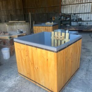 Tinaja de Madera Revestida Modelo Cuadrada Padel Capacidad 3 Personas