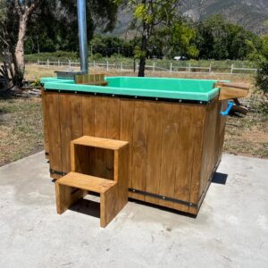 Tinaja de Madera Revestida Modelo Cuadrada Padel Capacidad 4-5 personas